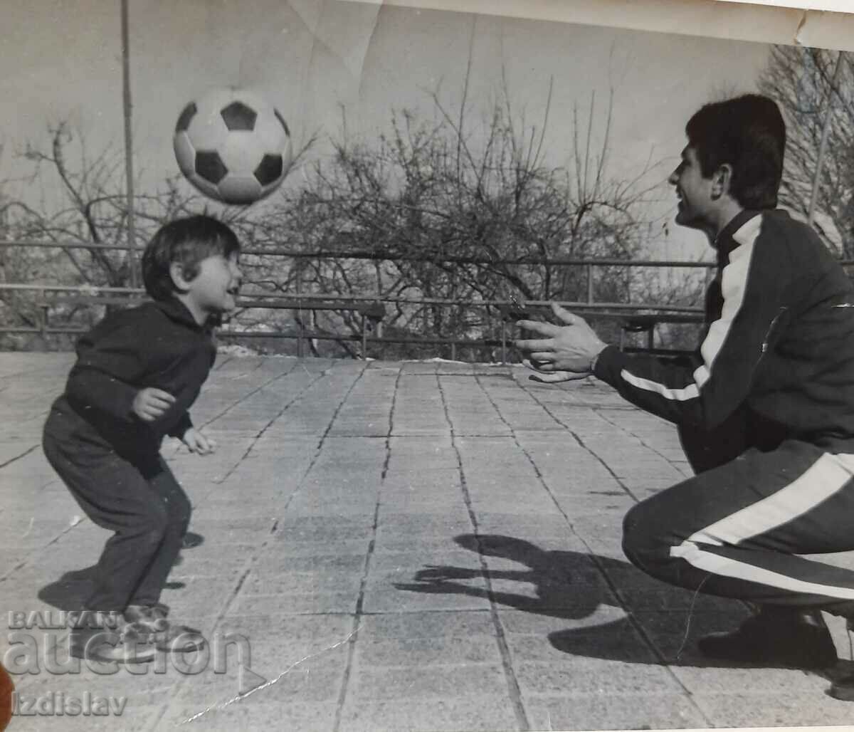 Delivery of Photo of Georgi Asparuhov-Gundy from 1969. Delivery of Photo of Georgi Asparuhov-Gundy from 1969.