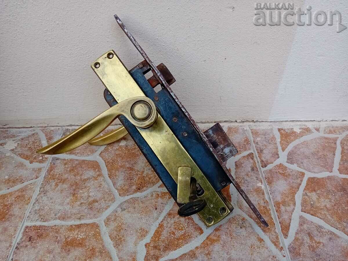 antique city bronze lock with key with price 71.00 BGN | € 36.30 antique city bronze lock with key with price 71.00 BGN | € 36.30