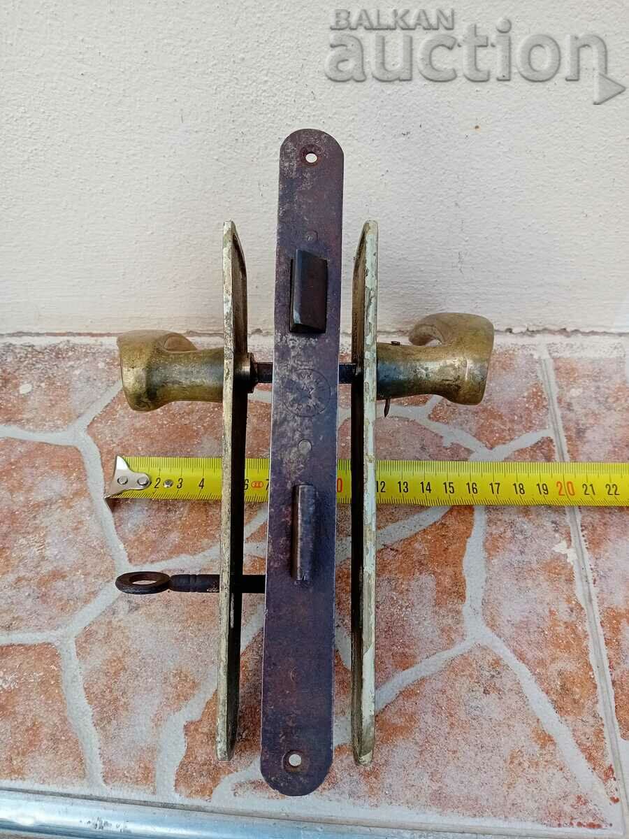 Delivery of antique city bronze lock with Vulkan VARNA key Delivery of antique city bronze lock with Vulkan VARNA key