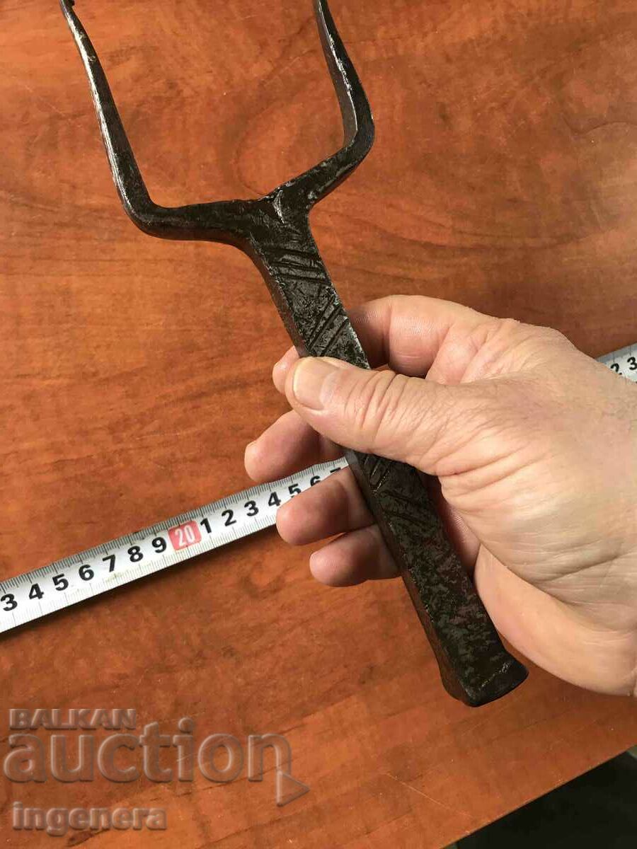 Delivery of GLUING ANvil OLD DOUBLE-PROOF TOOL FORGED WITH ORNAME