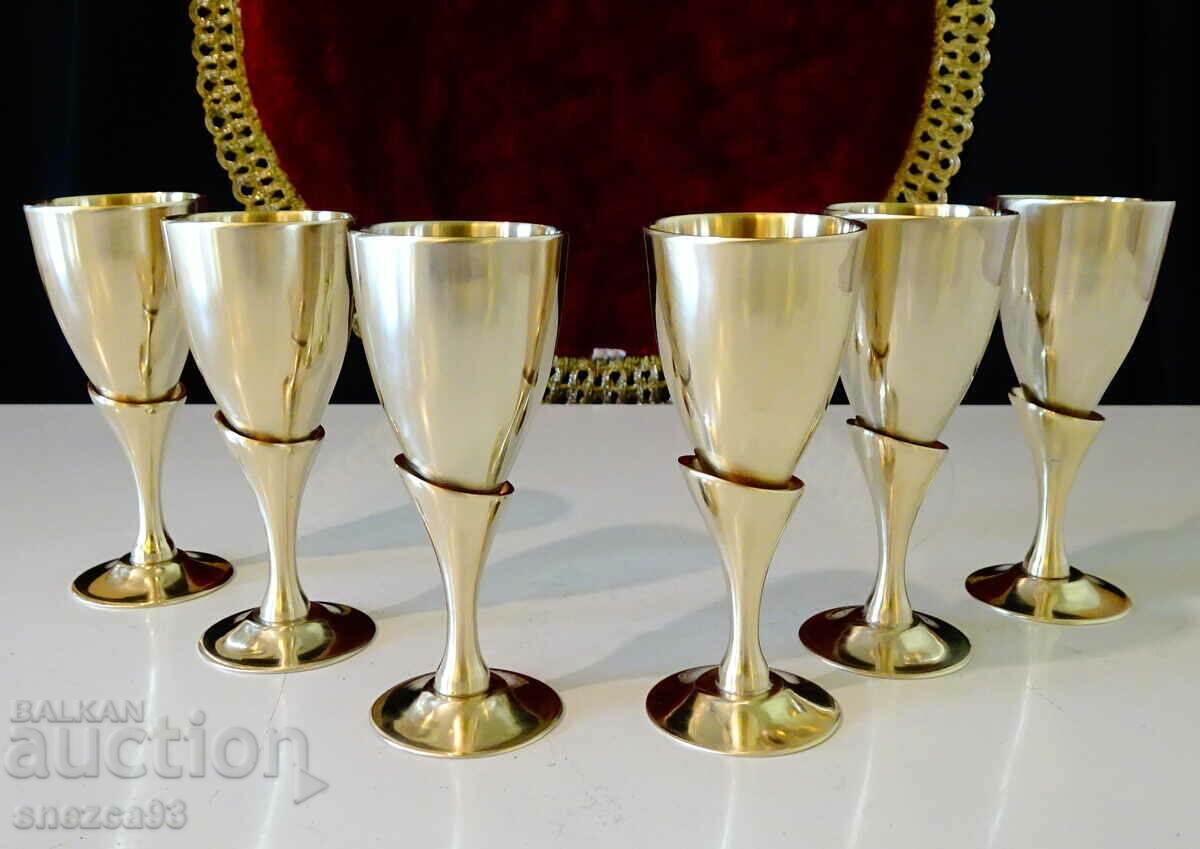 Delivery of English bronze cups on a chair, tulip.