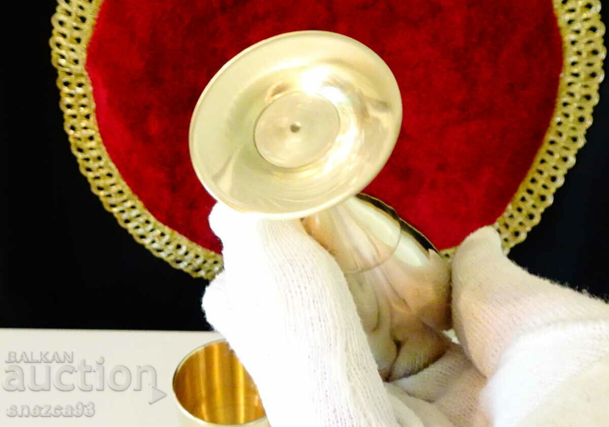 Auction English bronze cup on a stool, tulip. Auction English bronze cup on a stool, tulip.