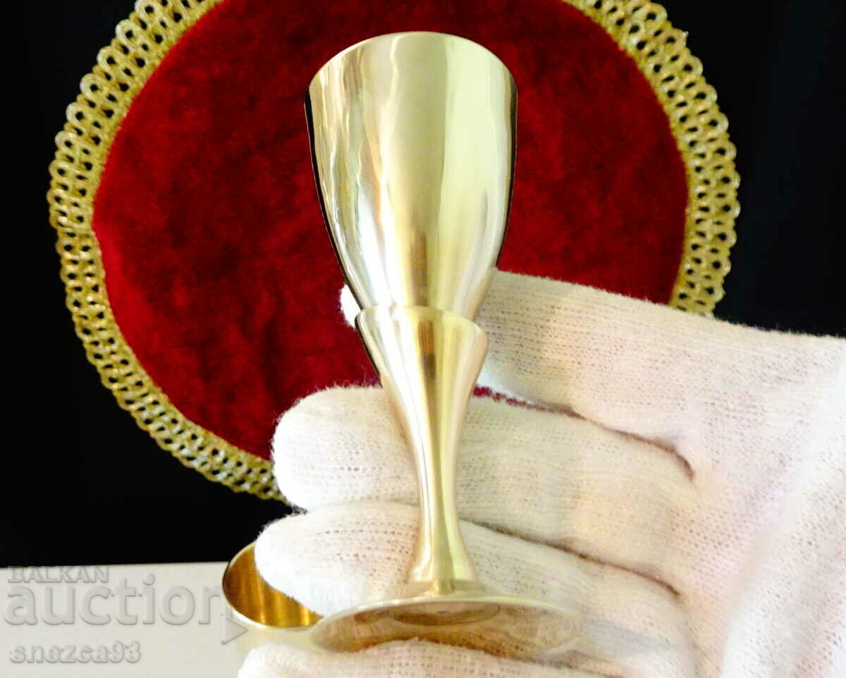 English bronze cup on a stool, tulip. English bronze cup on a stool, tulip.