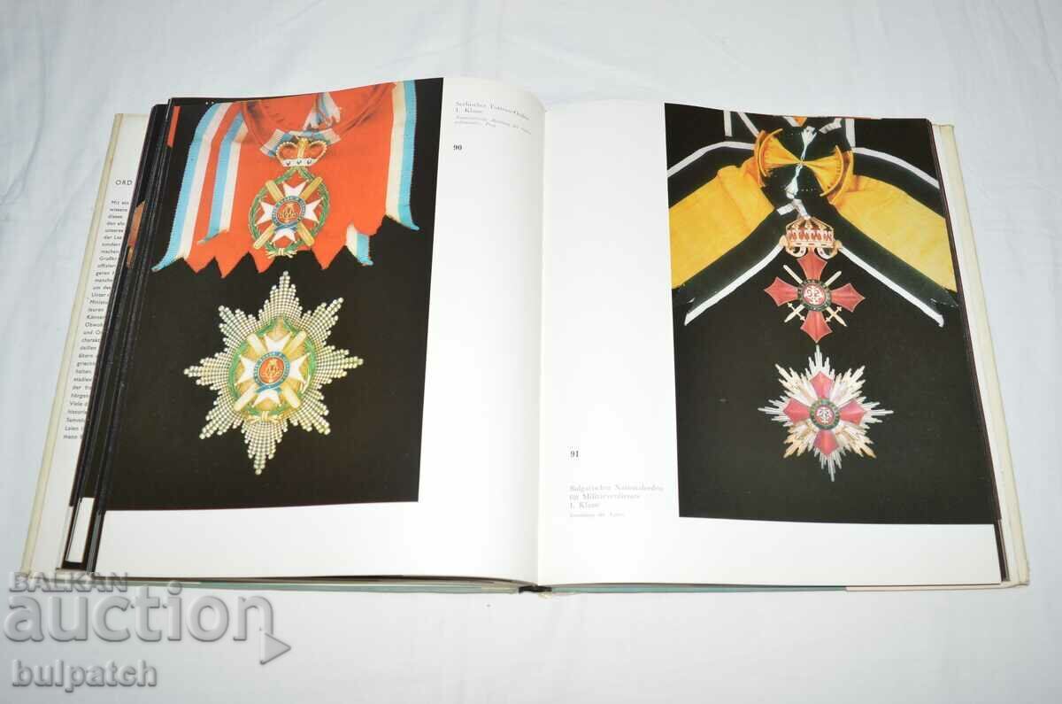 Фотоалбум - каталог за ордени и награди 1966 г. с цена € 35.00 | 68.45 лв.