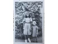 България Стара снимка фотография - две сестри