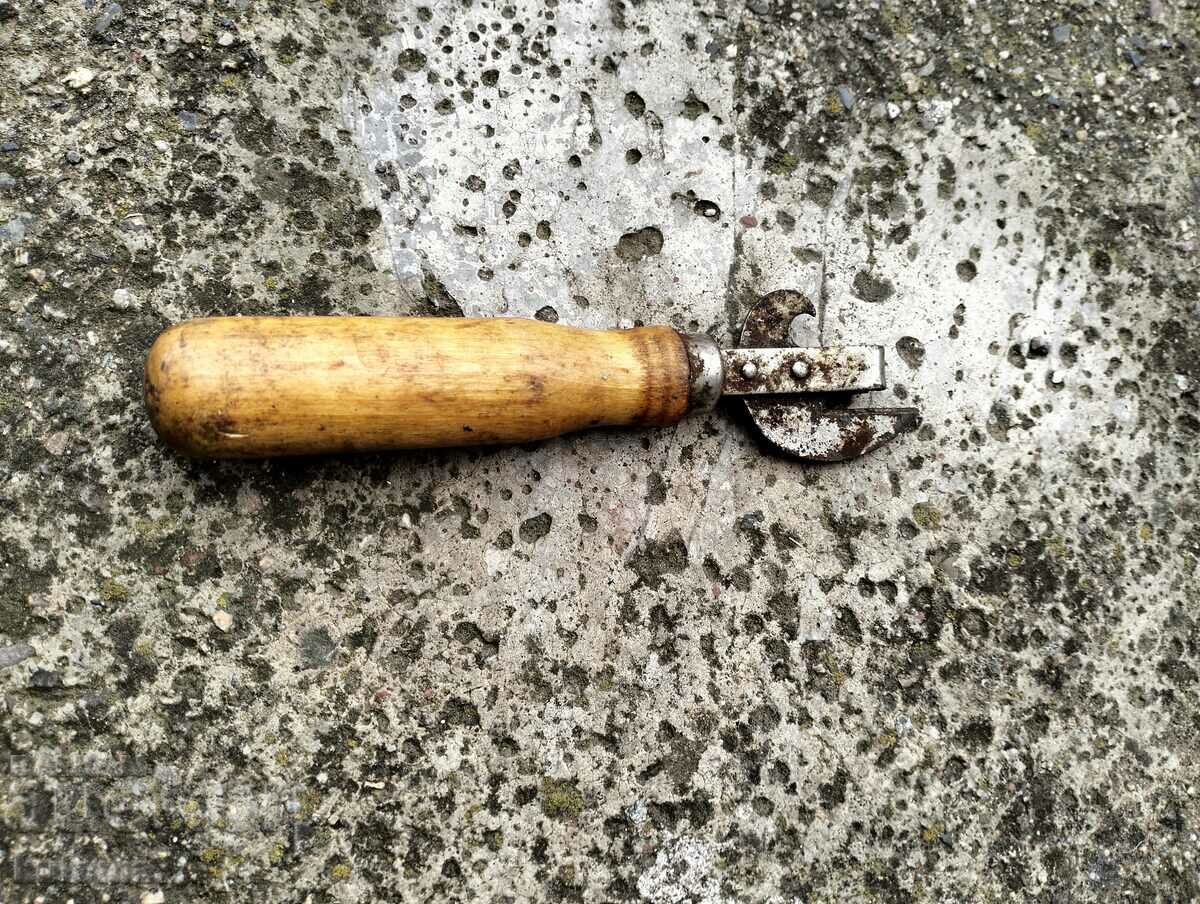 Old can opener