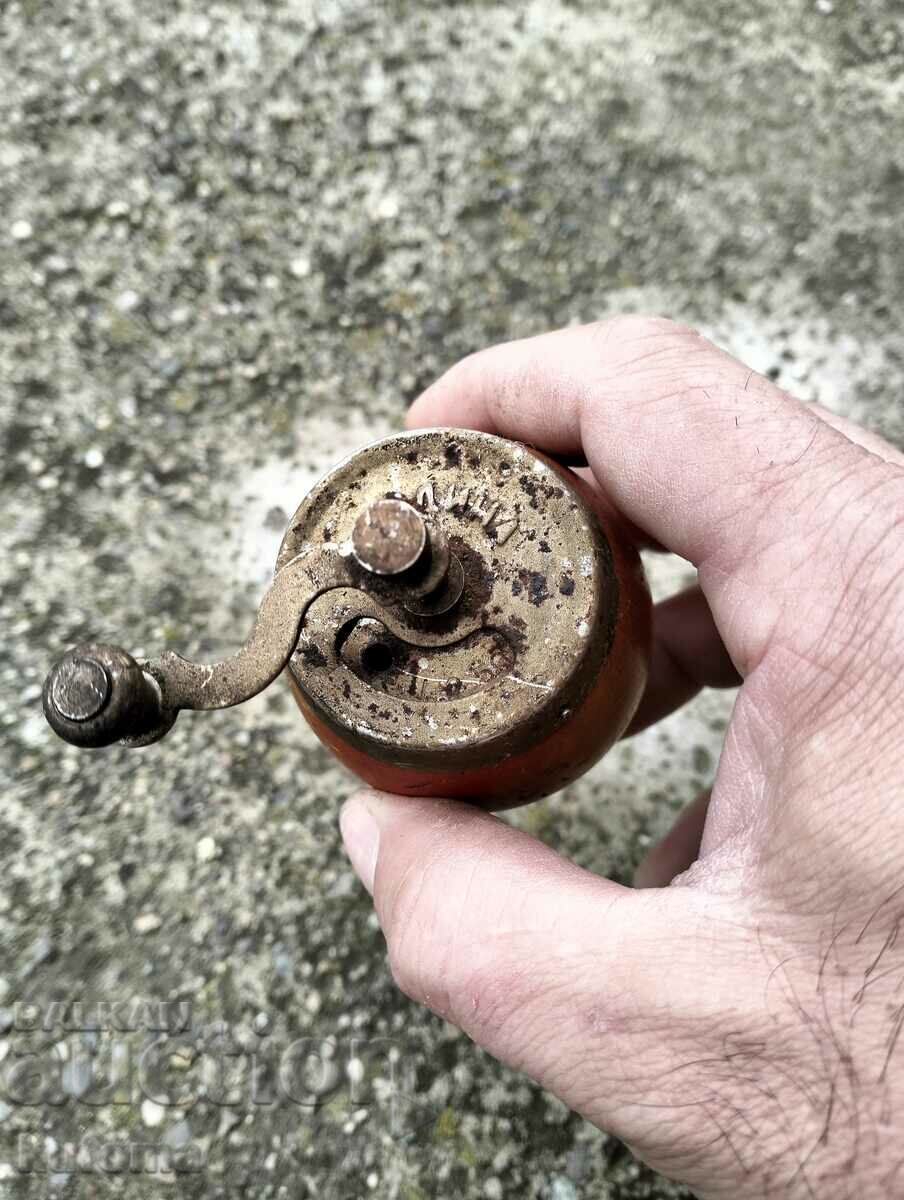 Old pepper mill with price € 4.99 | 9.76 BGN