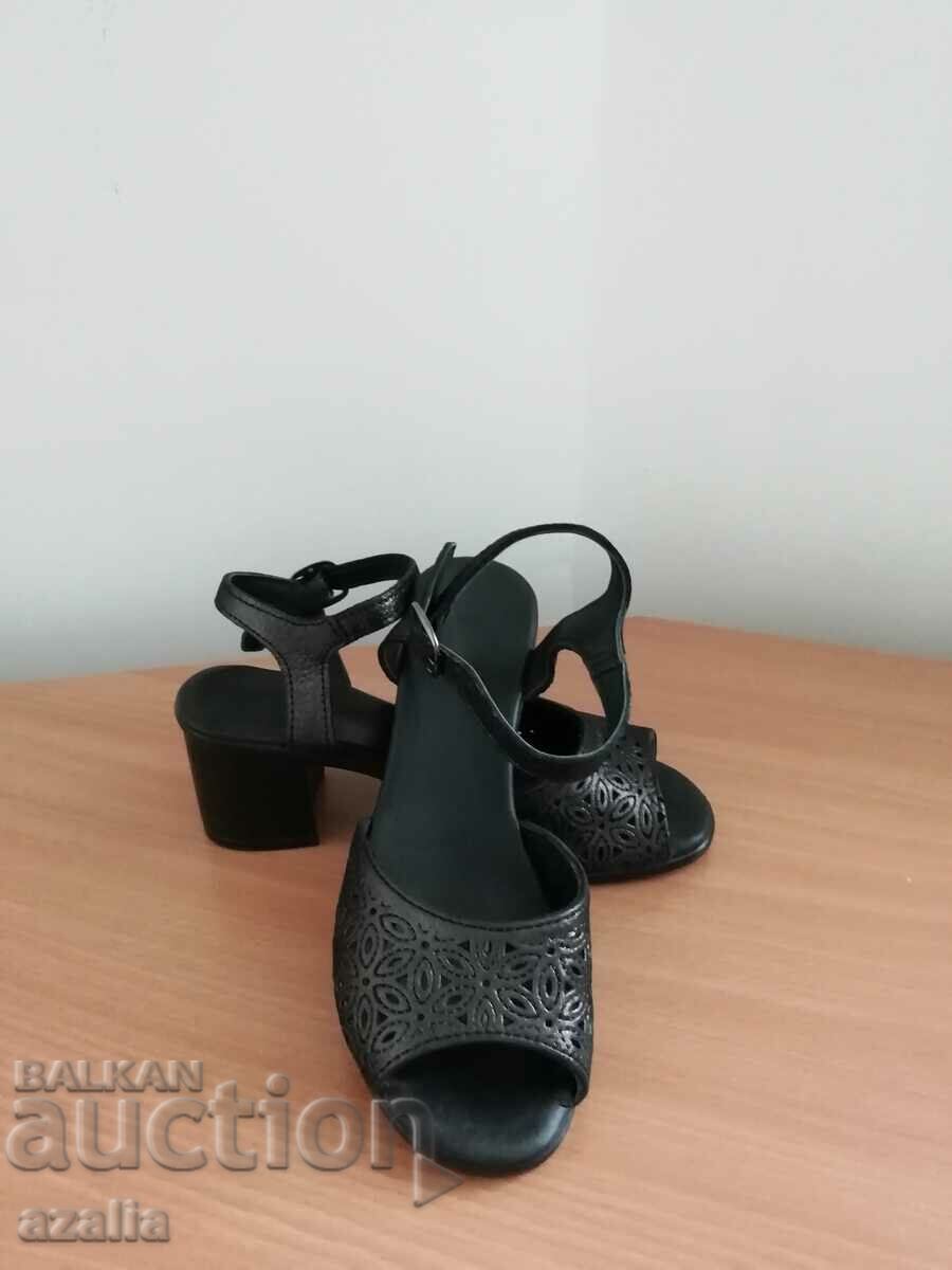 Women's sandals, new, size 35