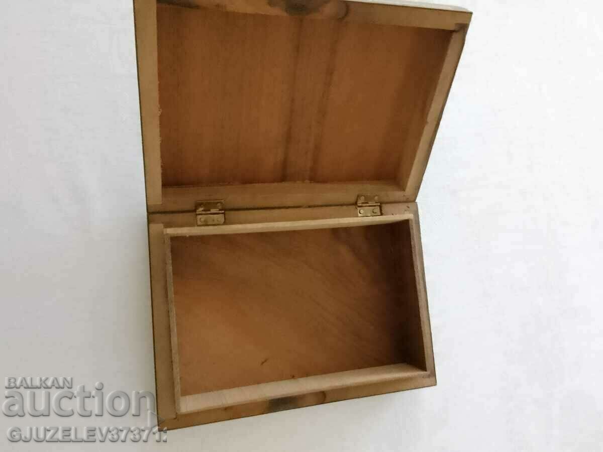 Middle Eastern jewelry box inlaid mother of pearl with price 89.00 BGN | € 45.50 Middle Eastern jewelry box inlaid mother of pearl with price 89.00 BGN | € 45.50