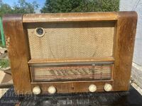 Un radio foarte vechi