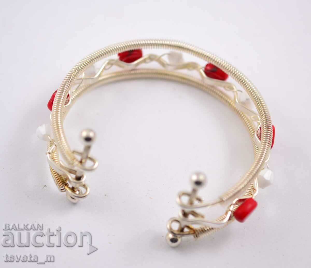 Delivery of Bracelet Delivery of Bracelet