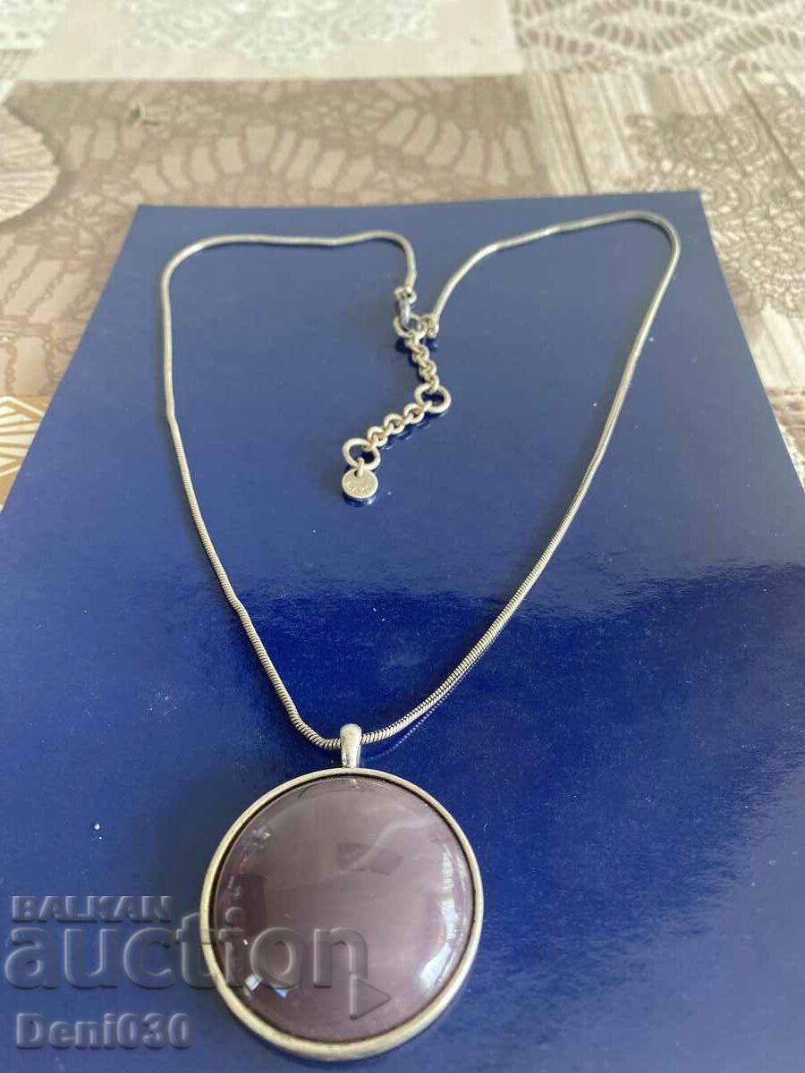 A beautiful necklace with a beautiful hallmarked stone