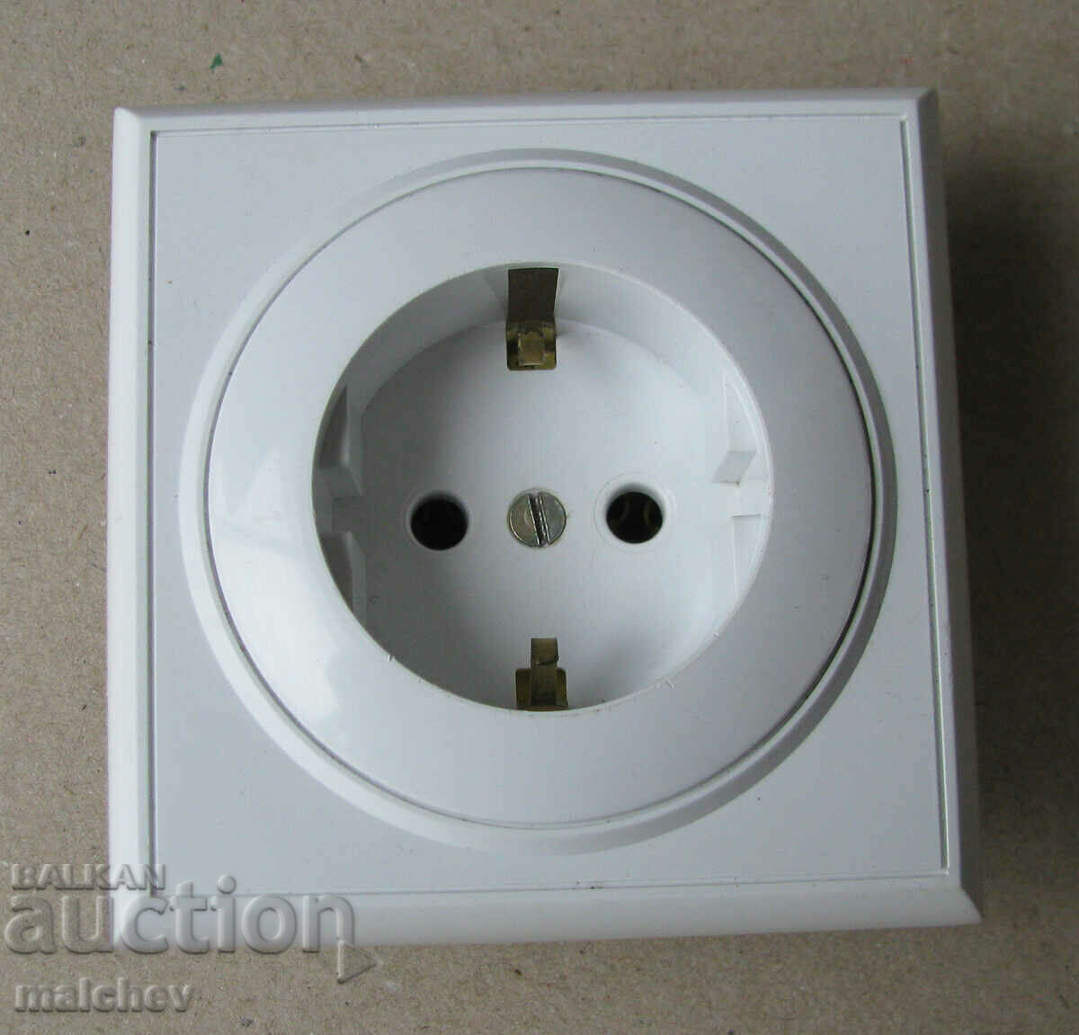 New electrical socket Bulgarian Meloplam, unused