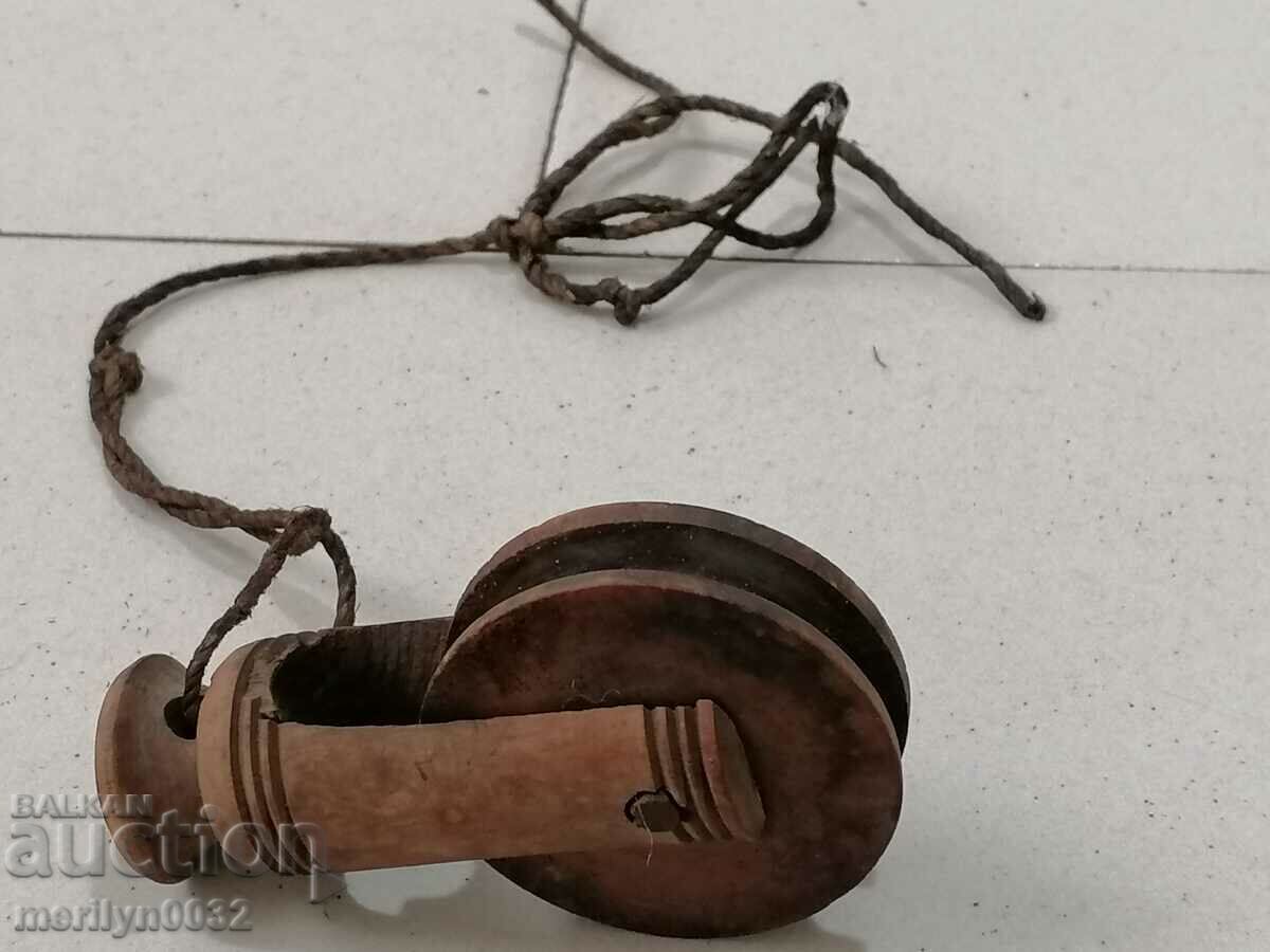 Auction Old roll of wood, polyspast for loom, wooden, primitive Auction Old roll of wood, polyspast for loom, wooden, primitive