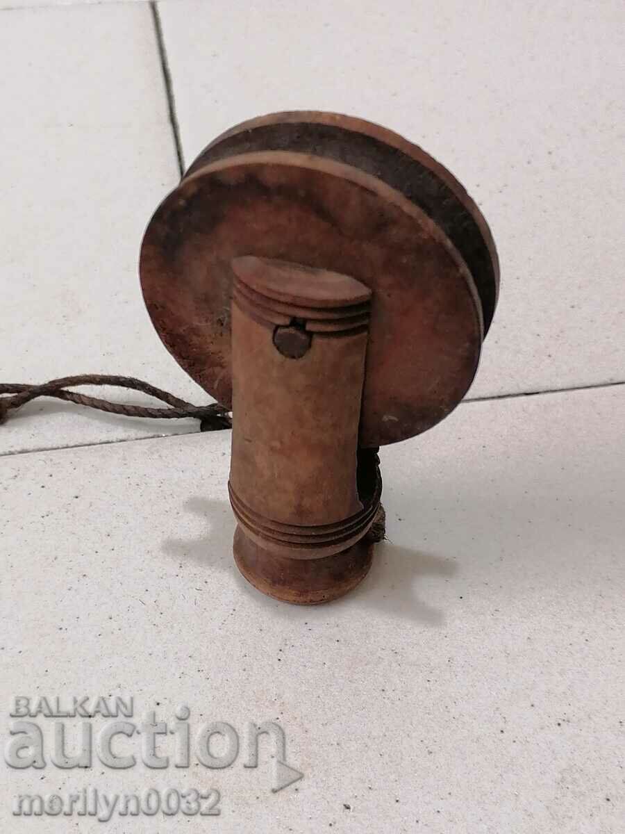 Delivery of Old roll of wood, polyspast for loom, wooden, primitive Delivery of Old roll of wood, polyspast for loom, wooden, primitive