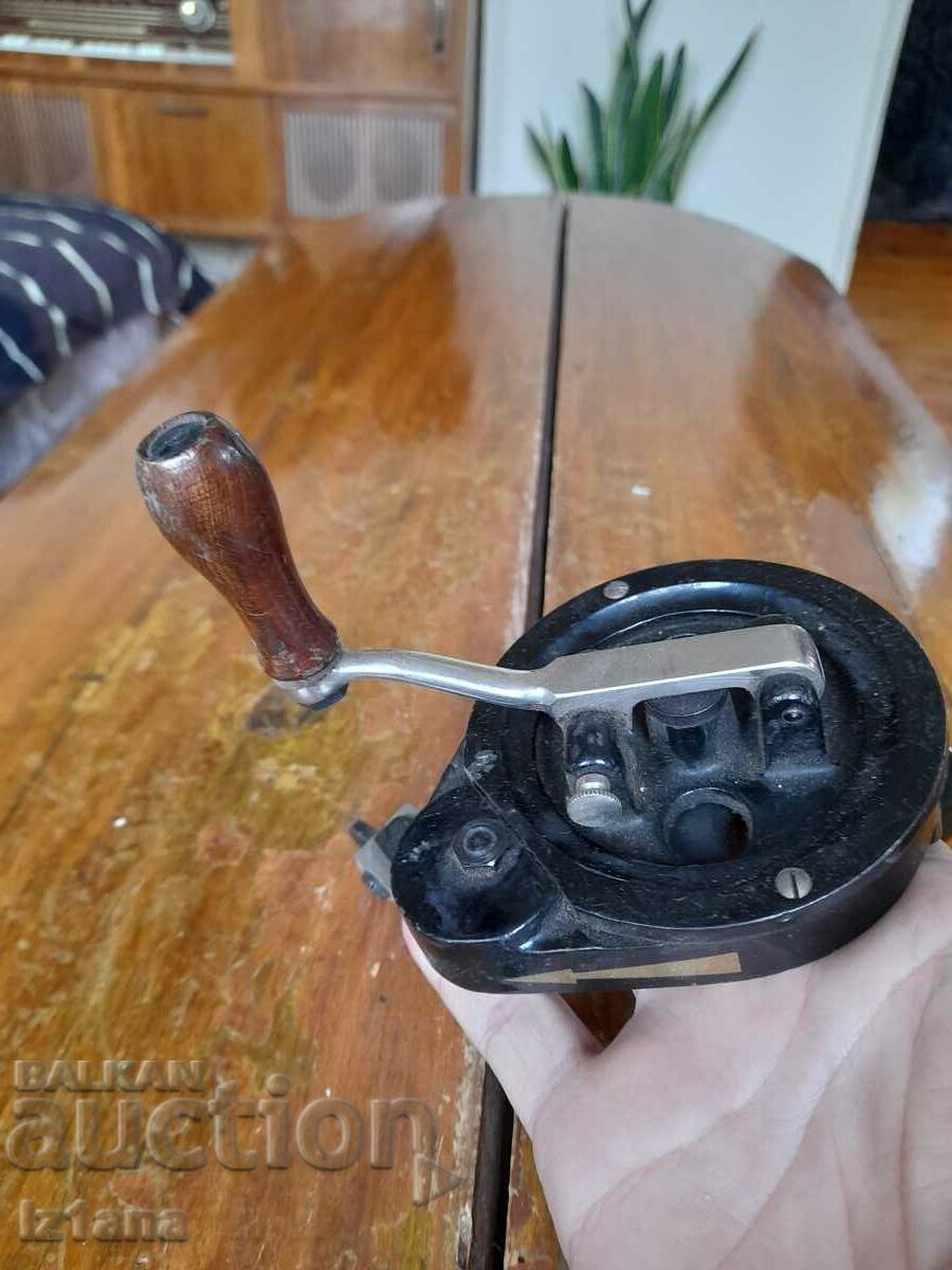 Sewing machine spindle with price 32.00 BGN | € 16.36 Sewing machine spindle with price 32.00 BGN | € 16.36