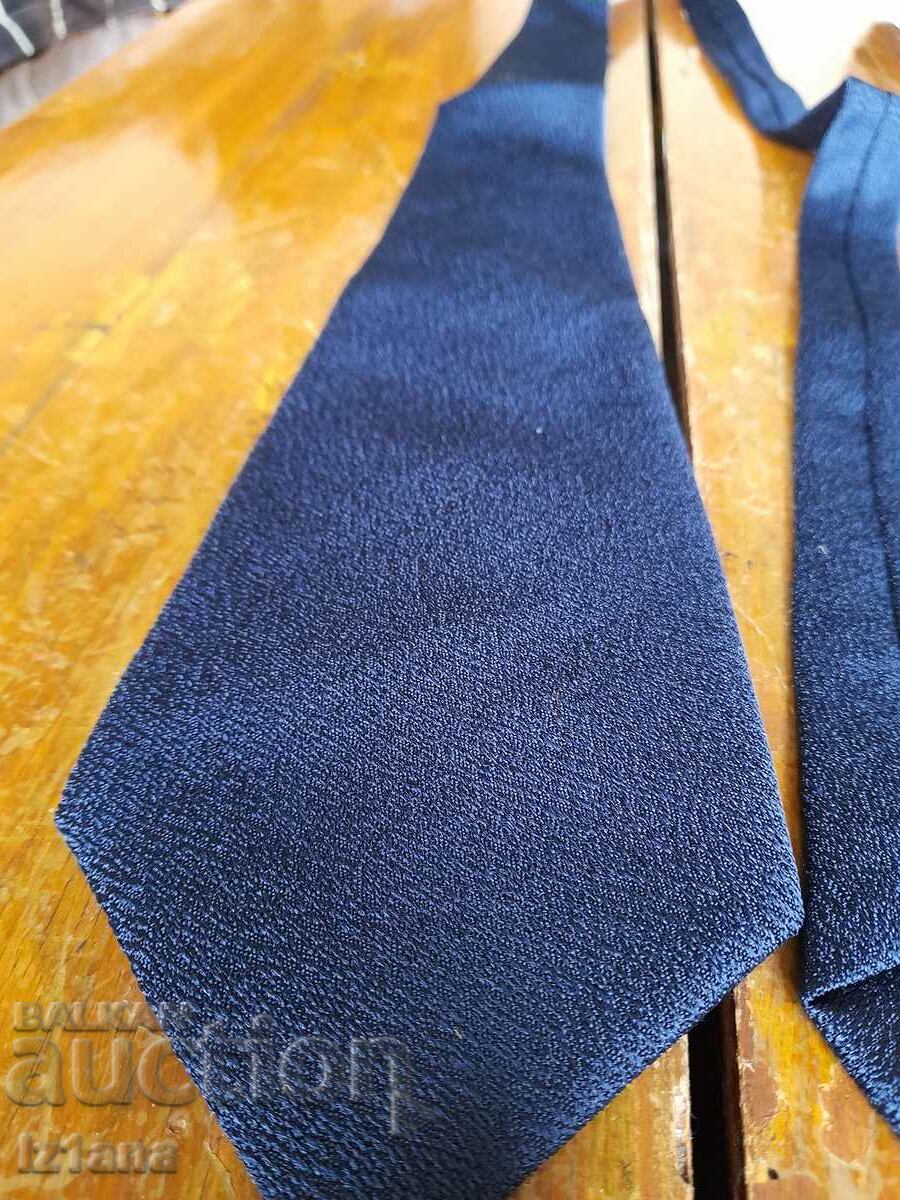 Auction An old tie Auction An old tie