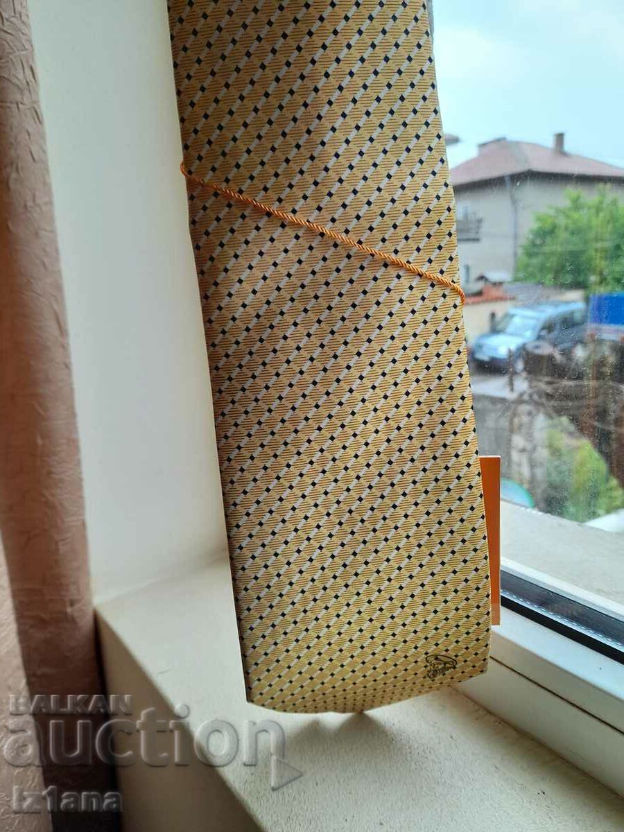 Auction An old tie Auction An old tie