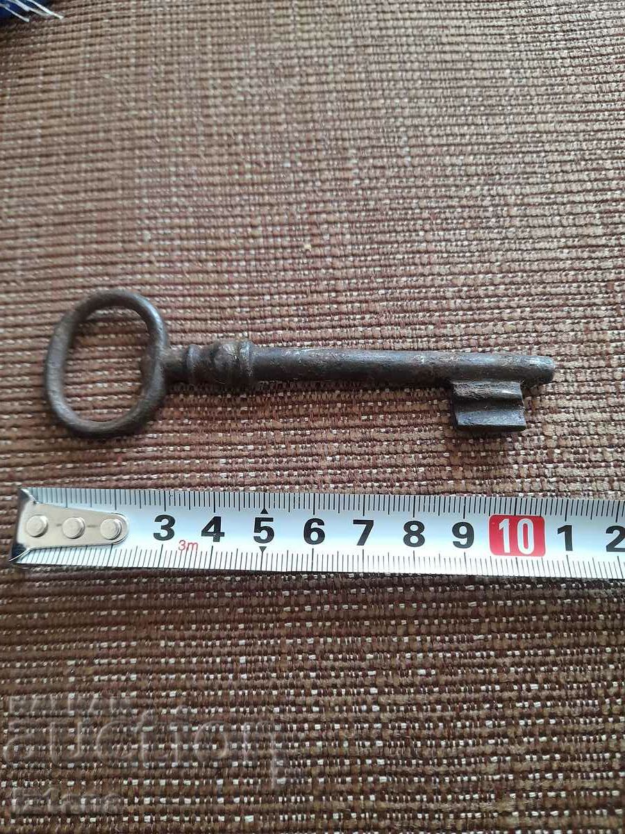 Old metal key with price 11.00 BGN | € 5.62