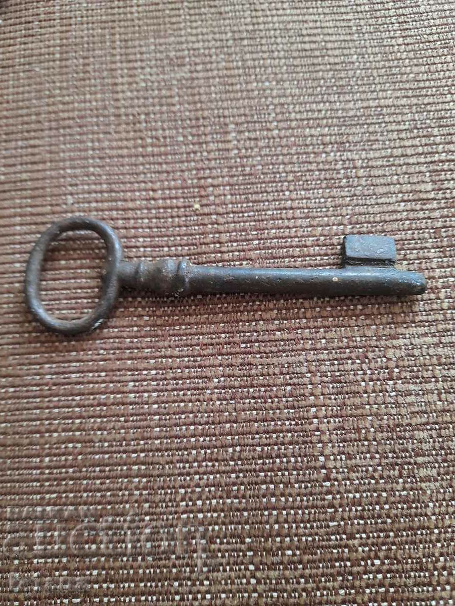 Auction  Old metal key