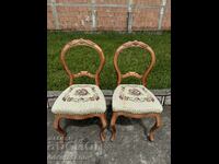 Două scaune sculptate frumoase