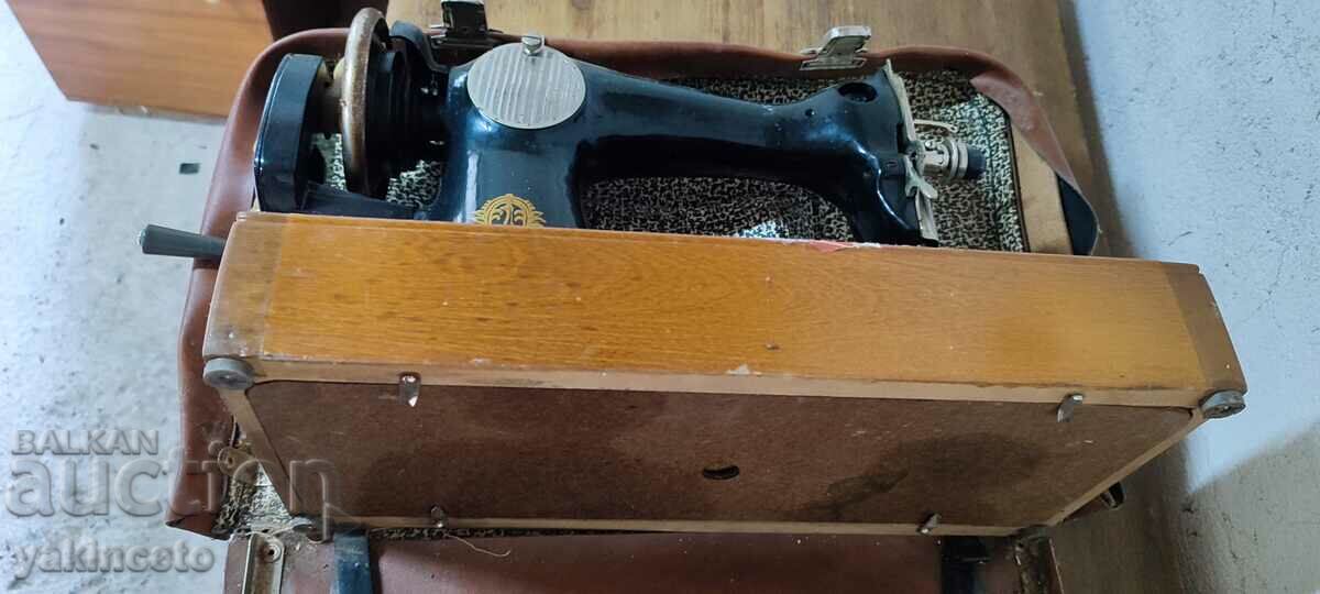 Old sewing machine - 5