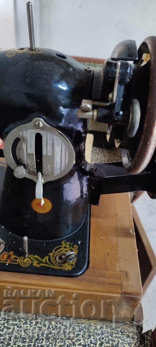 Old sewing machine - 7