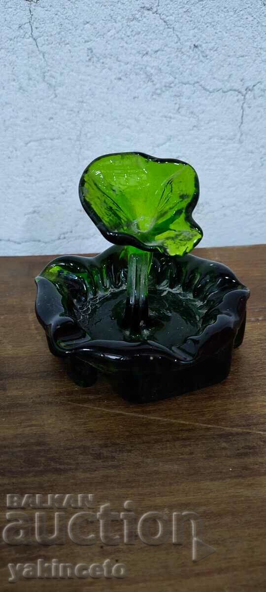 Delivery of Old glass ashtray Delivery of Old glass ashtray