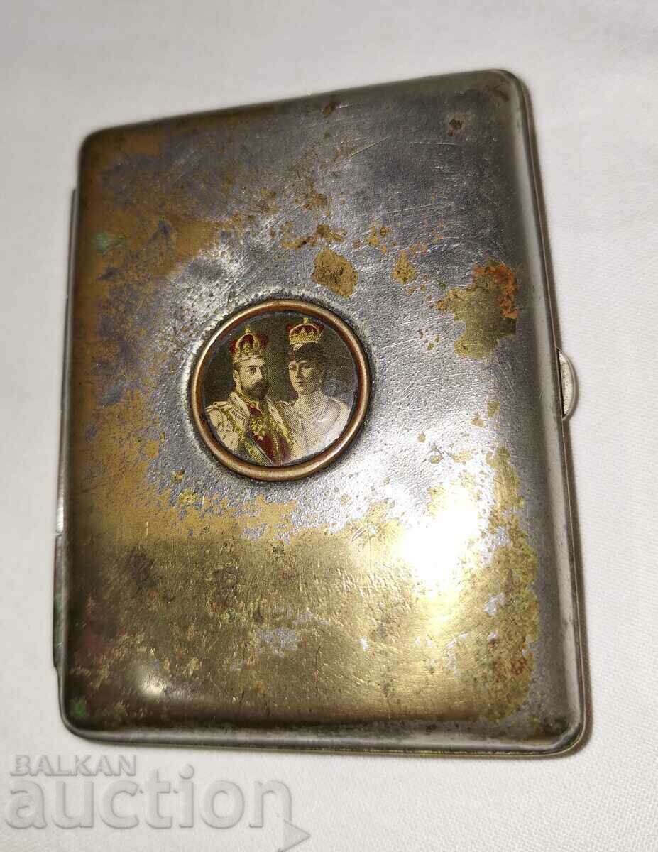 Old metal snuffbox-- coronation 1909.