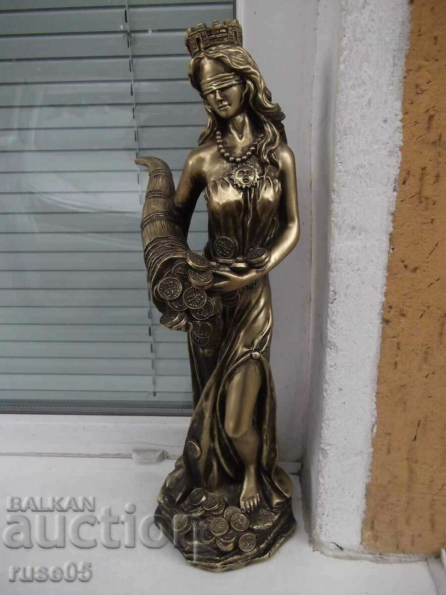 Statueta „Femeie cu Cornucopia”