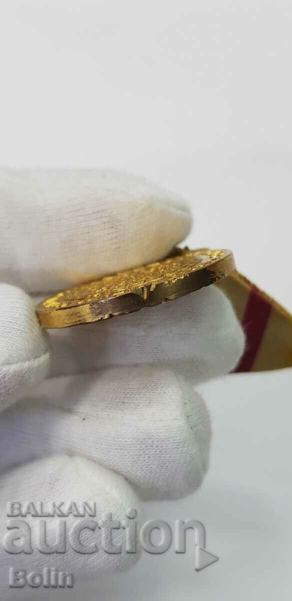 Very rare 1938 Craft Exhibition gilt medal. - 5