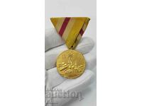 Много рядък позлатен медал Занаятчийска Изложба 1938 г.