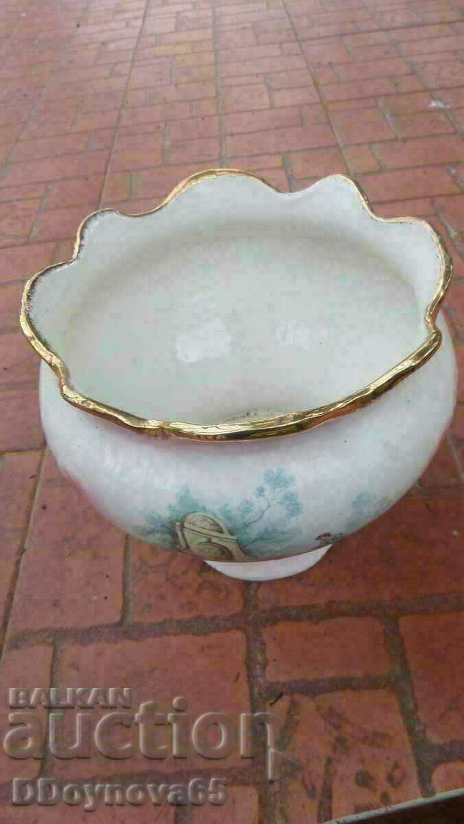 Large porcelain flowerpot Large porcelain flowerpot