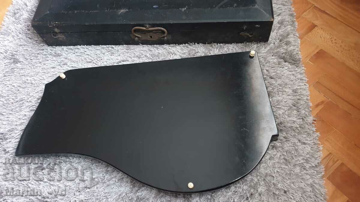 Delivery of Old musical instrument zither Delivery of Old musical instrument zither