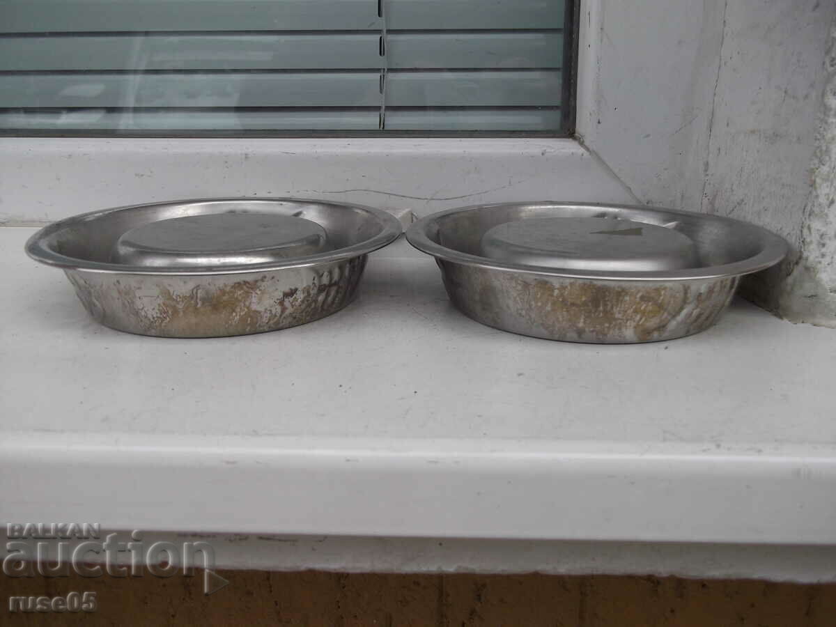 Delivery of Lot of 2 pcs. animal food and water bowls