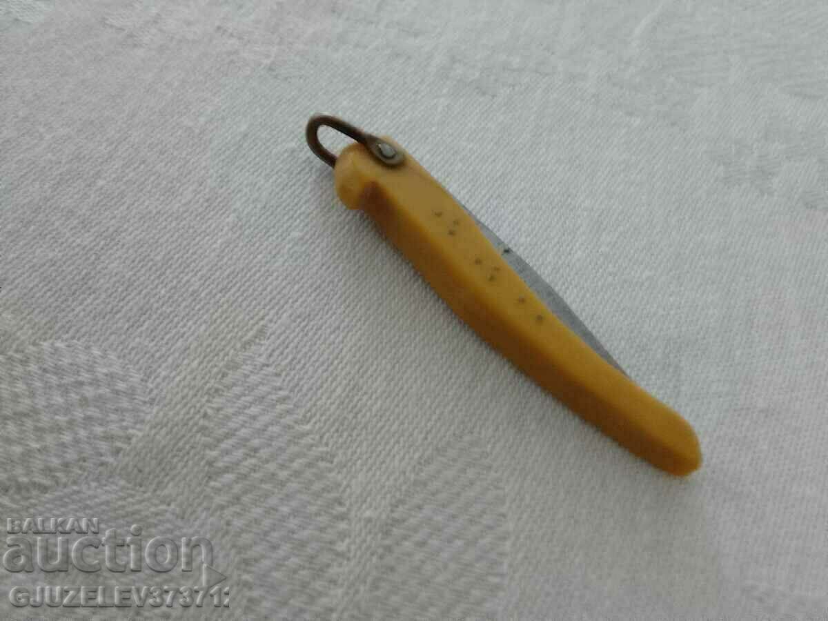 Old children's pocket knife made of bone 4.5 cm with price 35.00 BGN | € 17.90 Old children's pocket knife made of bone 4.5 cm with price 35.00 BGN | € 17.90