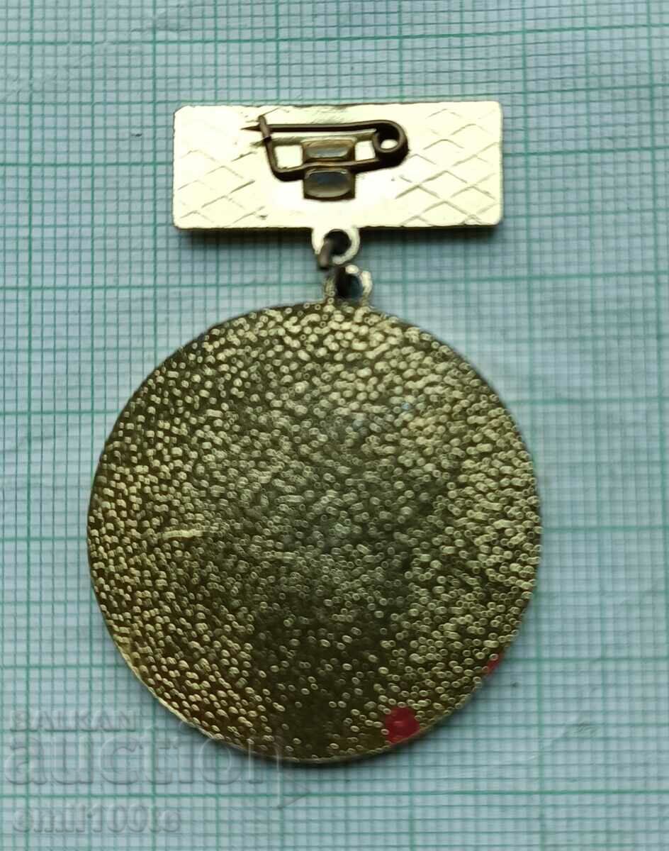 Delivery of Badge - Open Track Mass Ski Race Delivery of Badge - Open Track Mass Ski Race