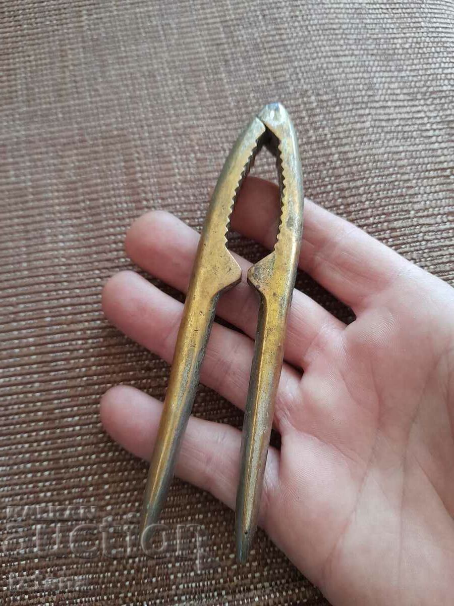 Παλιός καρυοθραύστης με τιμή 22.00 BGN | € 11.25 Παλιός καρυοθραύστης με τιμή 22.00 BGN | € 11.25