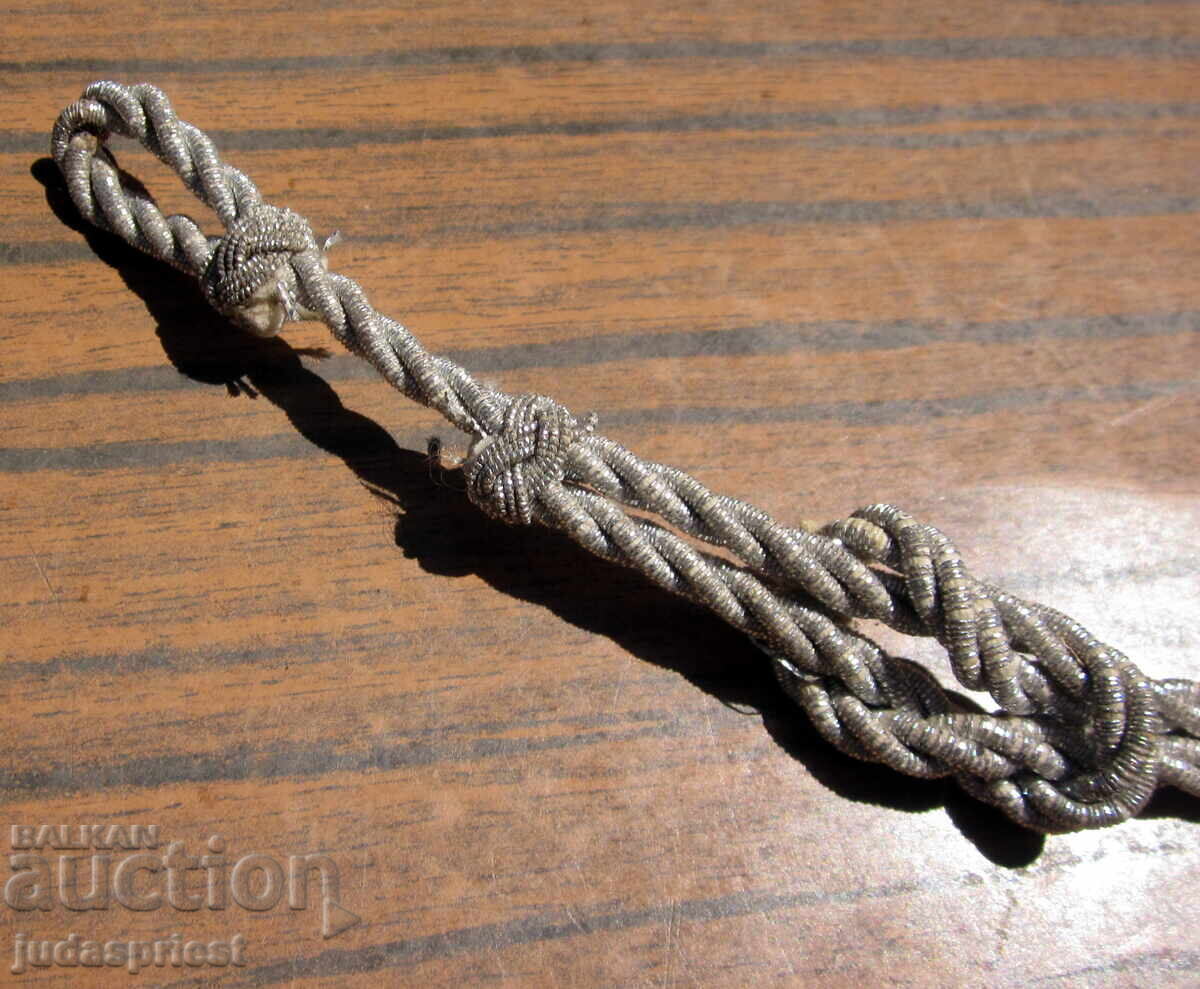 Παράδοση Λουράκι πηγουνιού με χείλος για βουλγαρικό βασιλικό καπέλο Παράδοση Λουράκι πηγουνιού με χείλος για βουλγαρικό βασιλικό καπέλο