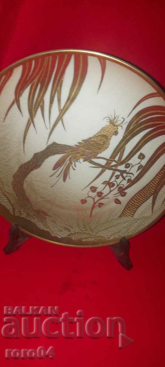 PLACĂ PORCELAN - AUR 24K cu preț 50.00 BGN | € 25.56