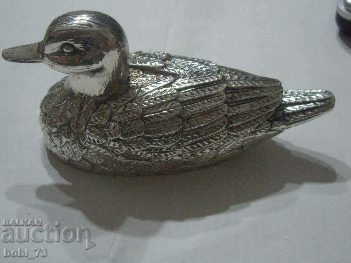 Old duck figurine. with price 50.00 BGN | € 25.56 Old duck figurine. with price 50.00 BGN | € 25.56