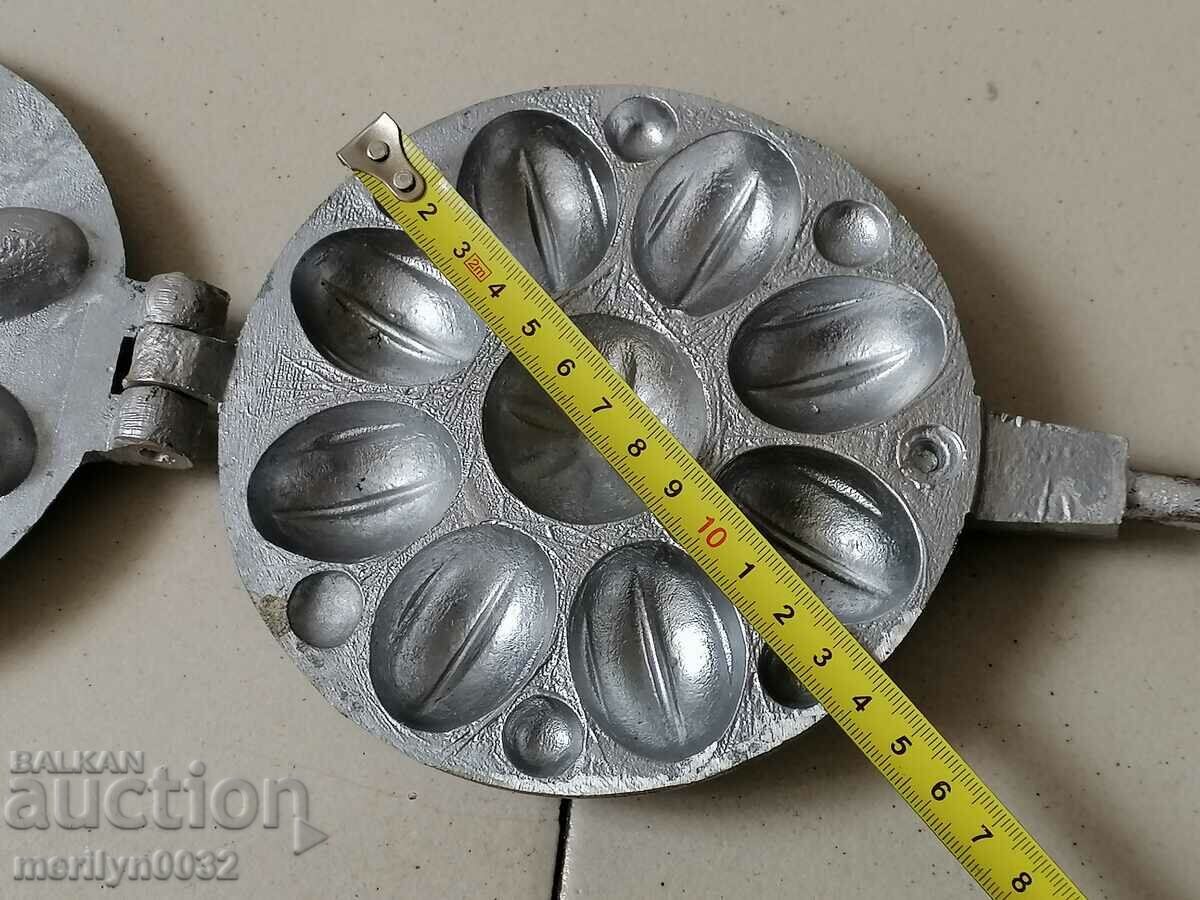 Old form for baking sweets - 6