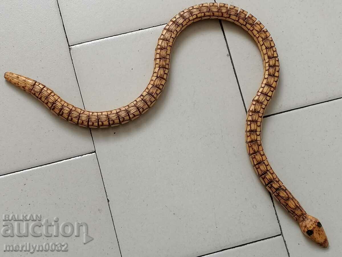 Панаирджийска змия от дърво дървения