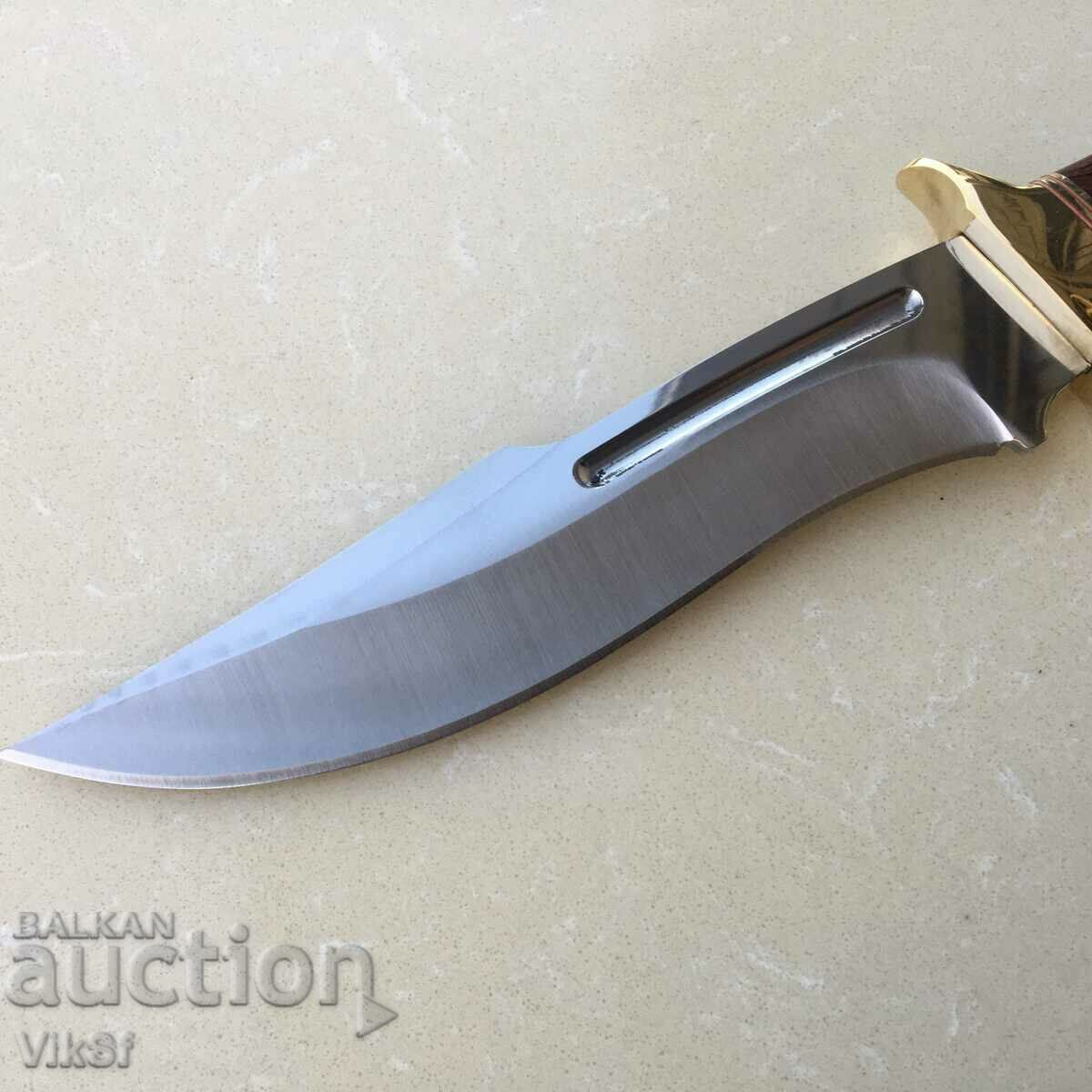 Auction Stable and heavy hunting knife, size 190 x 300 Auction Stable and heavy hunting knife, size 190 x 300