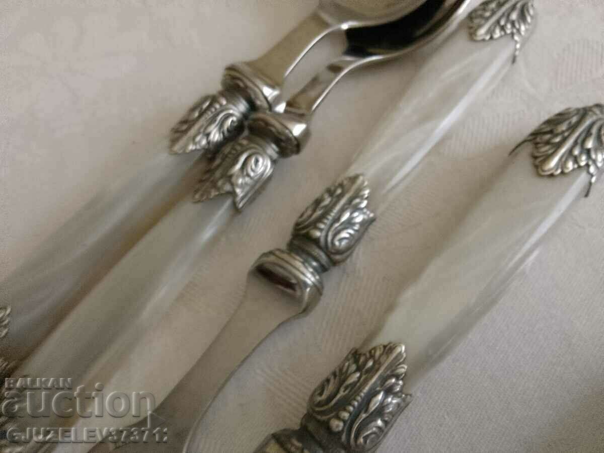 Auction VINTAGE serving utensils stainless steel resin, mother of pearl Auction VINTAGE serving utensils stainless steel resin, mother of pearl