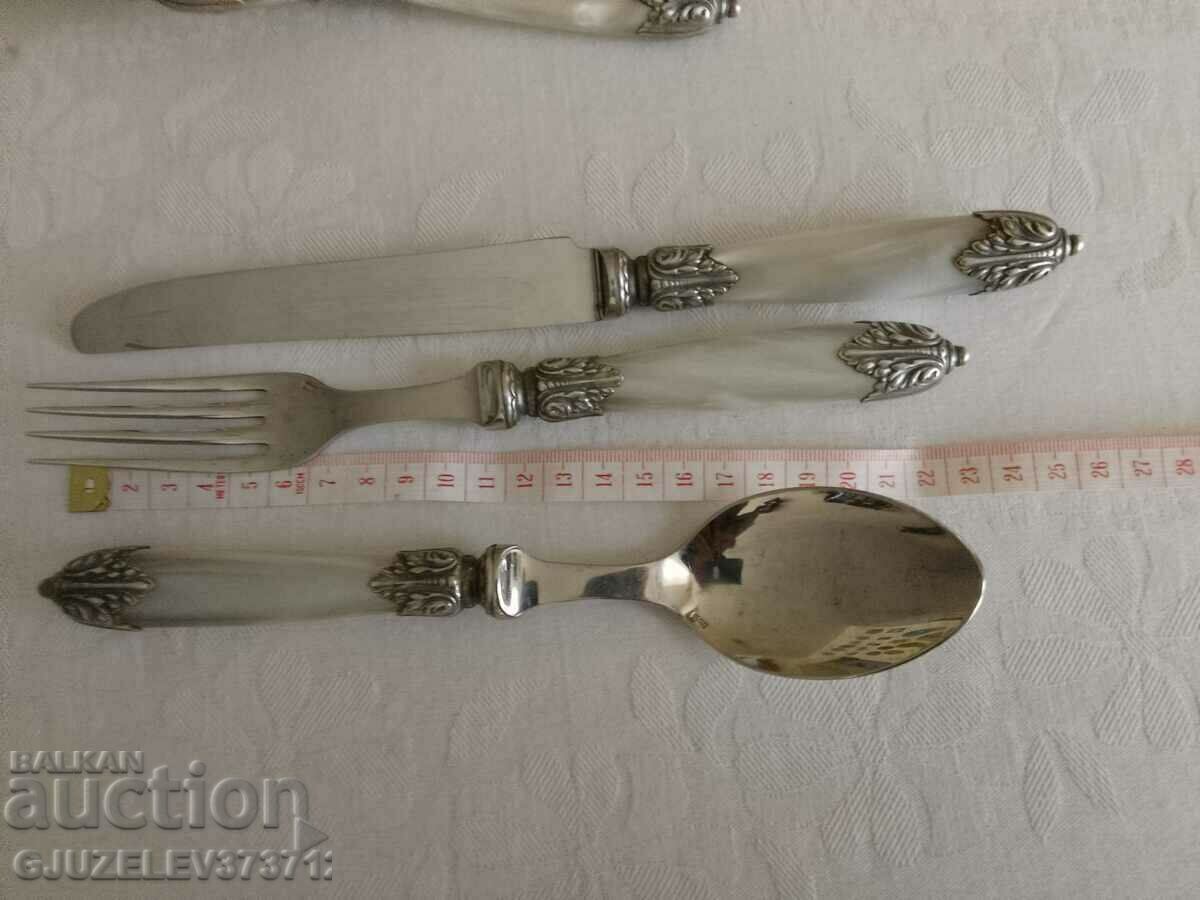 Delivery of VINTAGE serving utensils stainless steel resin, mother of pearl Delivery of VINTAGE serving utensils stainless steel resin, mother of pearl