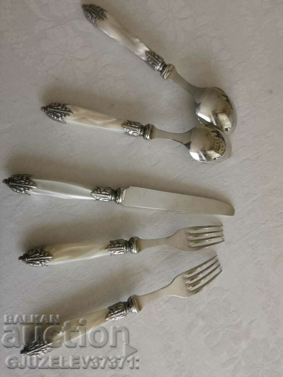 VINTAGE serving utensils stainless steel resin, mother of pearl - 6 VINTAGE serving utensils stainless steel resin, mother of pearl - 6