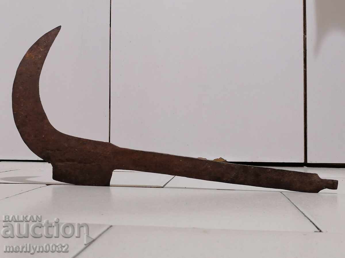 Παράδοση Παλιό σφυρήλατο δρεπάνι, σφυρήλατο σίδερο Παράδοση Παλιό σφυρήλατο δρεπάνι, σφυρήλατο σίδερο