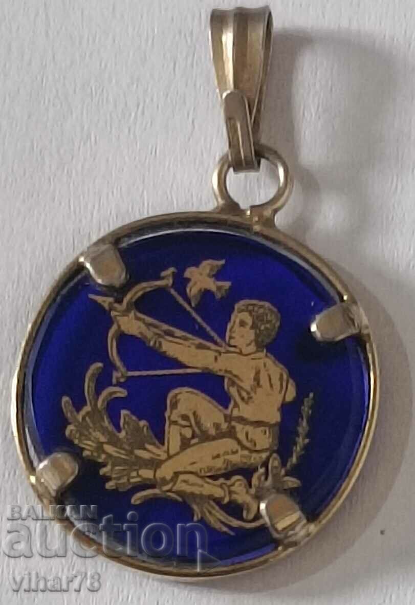 Delivery of Silver pendant with gold plating Delivery of Silver pendant with gold plating