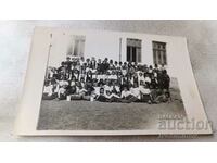 Снимка Ученици в народни носии на Лазаровденъ 1942